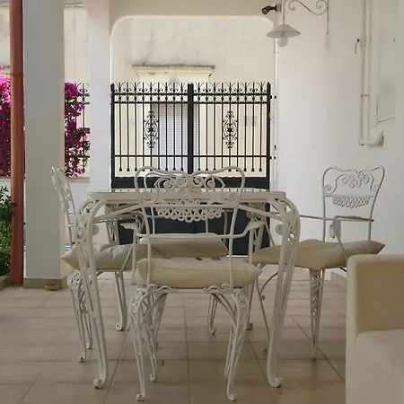 Viro Bed & Breakfast Campi Salentina